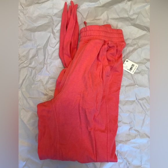 Free People Movement NWT “Circle Back” Jogger in Lipstick Coral size small - Picture 5 of 6